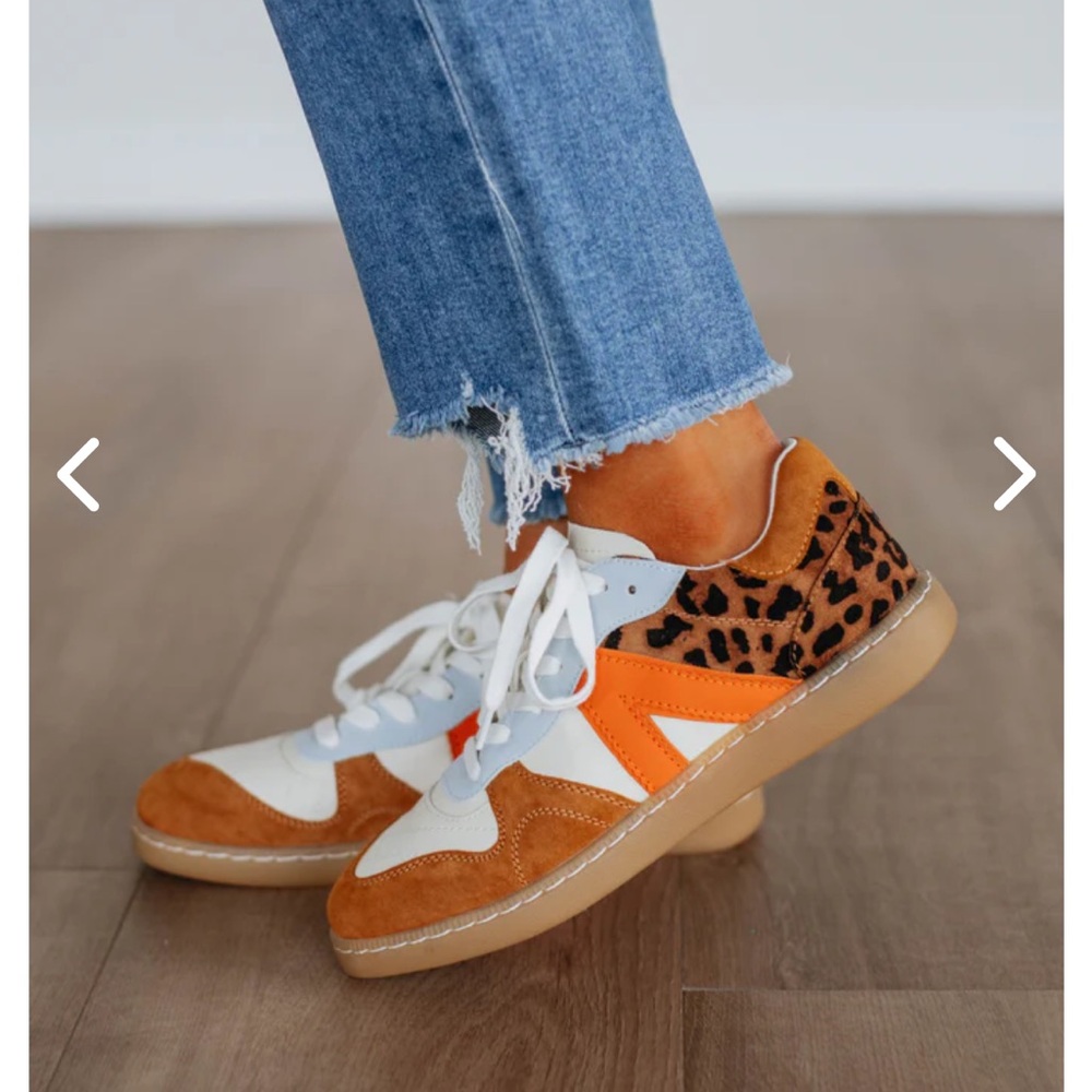 MIA Orange and White Sneakers Low-Cut Design